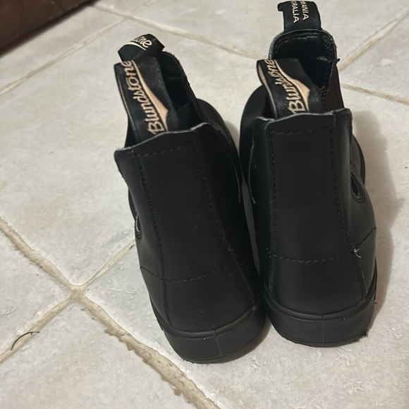 Like New Blundstones - Picture 2 of 6